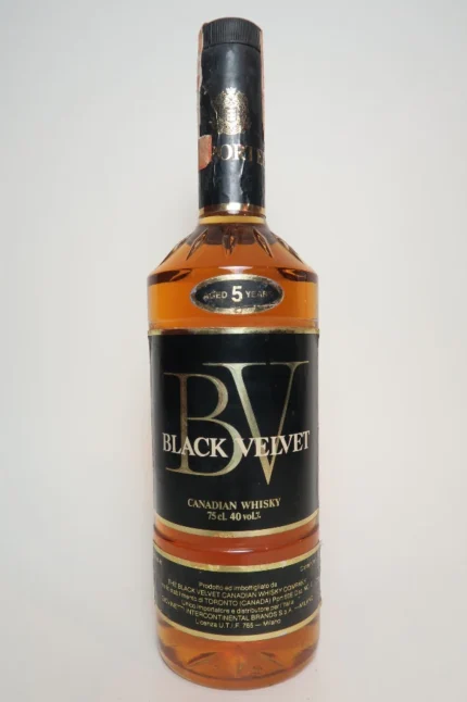 Black Velvet 5YO Blended Canadian Whisky - Distilled 1974 / Bottled 1979 (40%, 75cl)